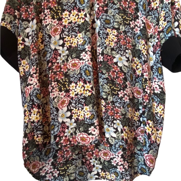 Catherine Garden Floral Fall Short Sleeved Top - Picture 3 of 12